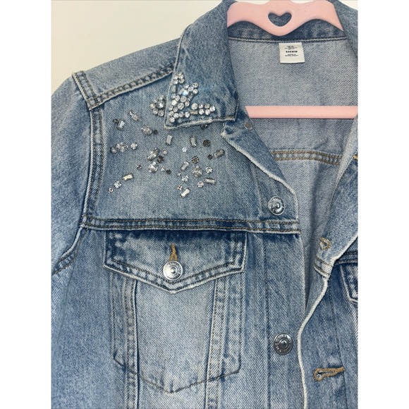 H&M Denim Jacket Embellished Rhinestones Studs Light Wash‎ Women's Size 12 - Picture 3 of 7